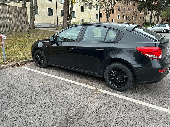 Chevrolet Cruze 3 of 3