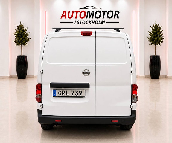 Nissan NV200 4 of 12