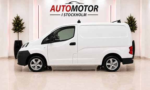 Nissan NV200 3 of 12