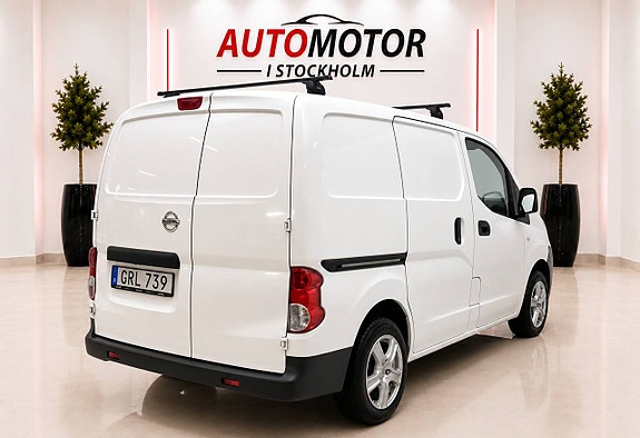 Nissan NV200 2 of 12