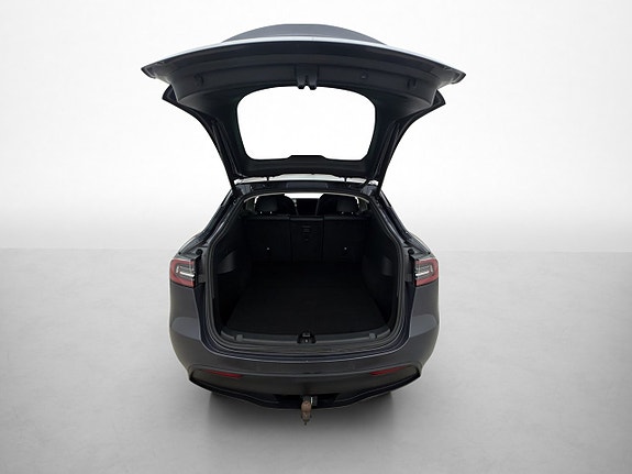 Tesla Model Y 29 of 30