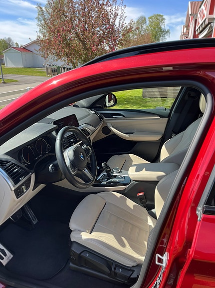 BMW X4 3 of 11