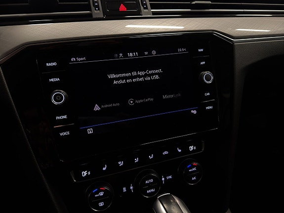 Volkswagen Passat 15 of 24
