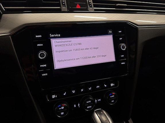 Volkswagen Passat 14 of 24