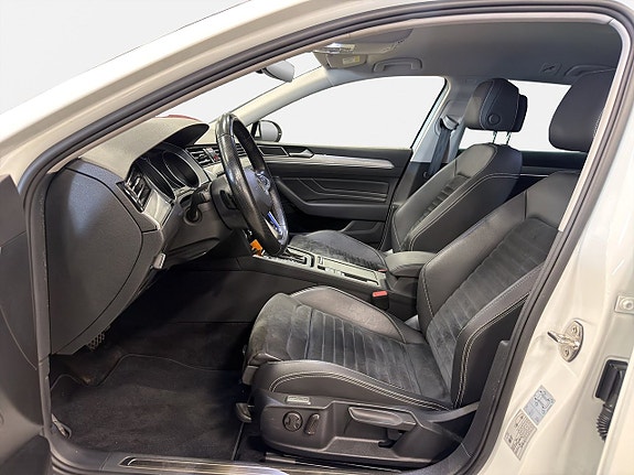 Volkswagen Passat 11 of 24