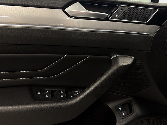Volkswagen Passat 10 of 24