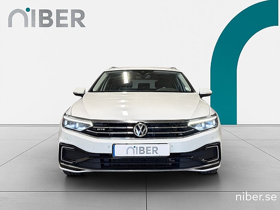 Volkswagen Passat 3 of 24