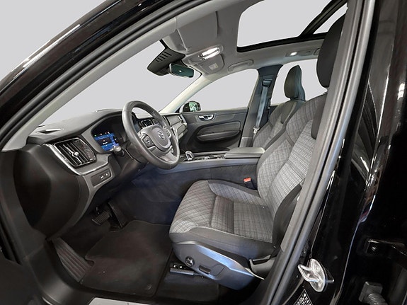 Volvo XC60 8 of 23