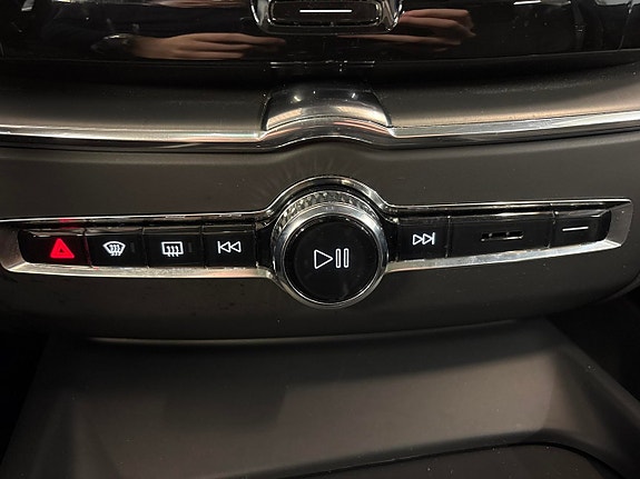 Volvo XC60 13 of 23