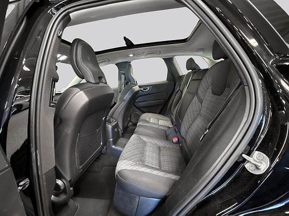 Volvo XC60 9 of 23