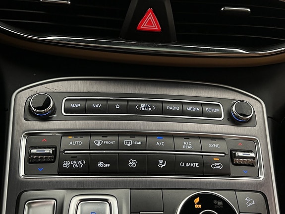 Hyundai Santa Fe 27 of 30