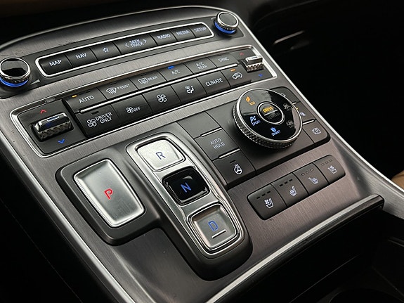 Hyundai Santa Fe 28 of 30