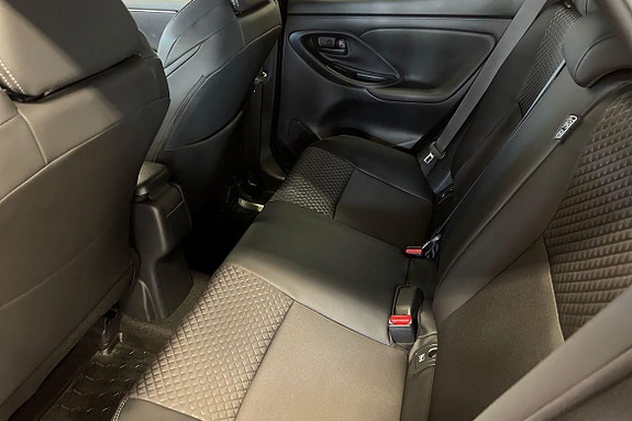 Toyota Yaris 13 of 21