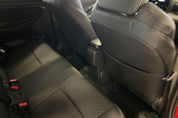 Toyota Yaris 9 of 21