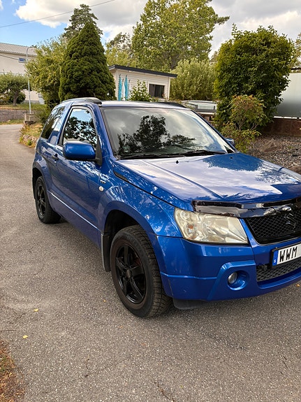 Suzuki Grand Vitara 2 of 6