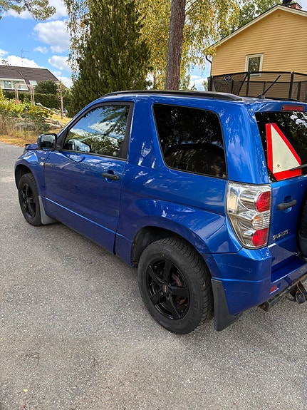 Suzuki Grand Vitara 3 of 6