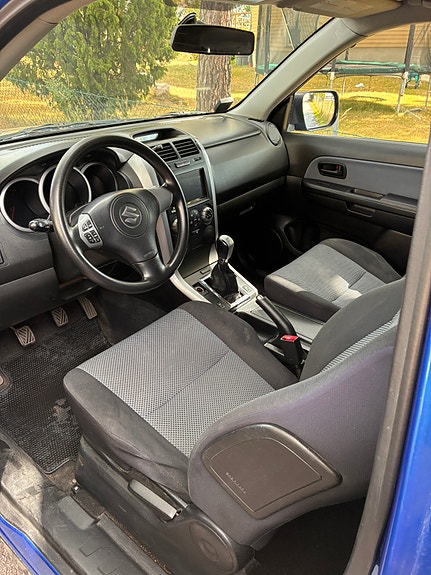 Suzuki Grand Vitara 5 of 6