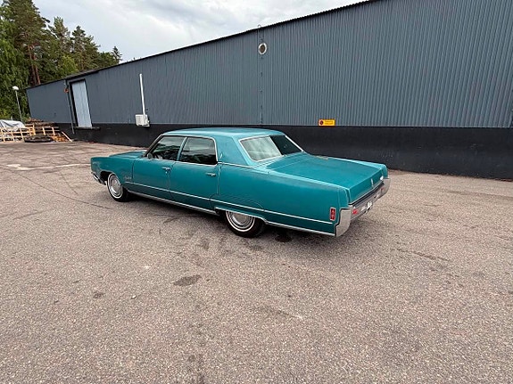 Oldsmobile Ninety-Eight 7 of 30