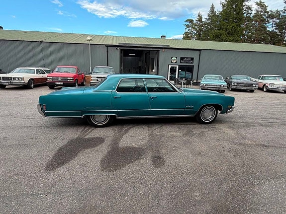 Oldsmobile Ninety-Eight 2 of 30