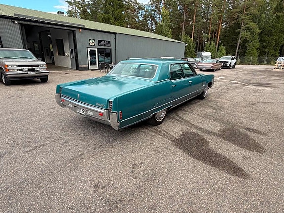 Oldsmobile Ninety-Eight 10 of 30