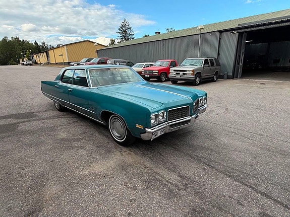 Oldsmobile Ninety-Eight 3 of 30