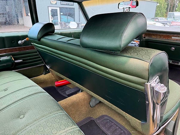 Oldsmobile Ninety-Eight 17 of 30