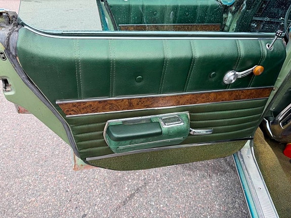 Oldsmobile Ninety-Eight 24 of 30