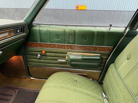 Oldsmobile Ninety-Eight 21 of 30