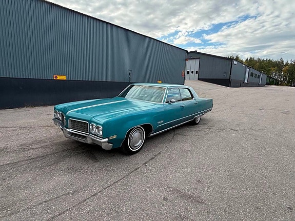 Oldsmobile Ninety-Eight 11 of 30