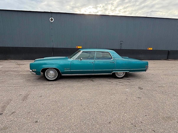 Oldsmobile Ninety-Eight 9 of 30