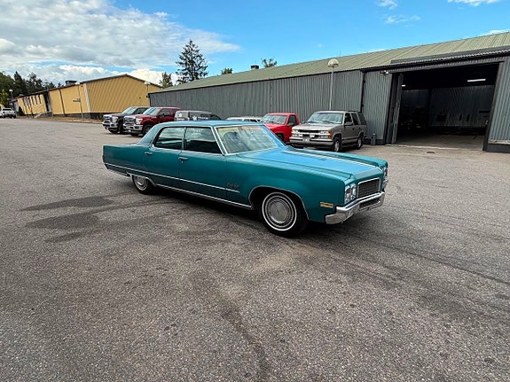 Oldsmobile Ninety-Eight 8 of 30