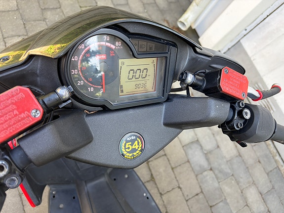Aprilia SR50 2 of 7