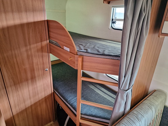 Weinsberg HÖSTPRIS! 550 QDK - Barnkammarvagn med Dubbelsäng + våningssäng 10 of 17