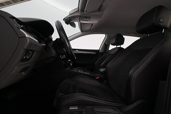 Volkswagen Passat 12 of 30