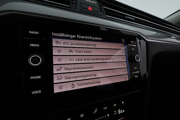Volkswagen Passat 30 of 30