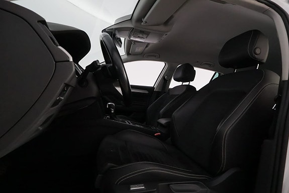 Volkswagen Passat 13 of 30