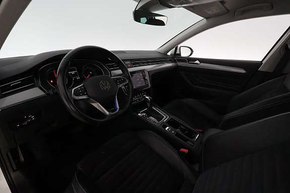 Volkswagen Passat 14 of 30