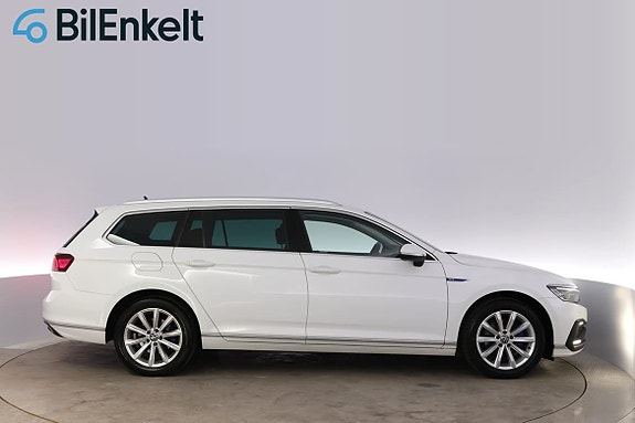 Volkswagen Passat 2 of 30