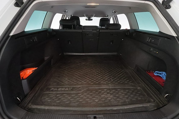 Volkswagen Passat 9 of 30