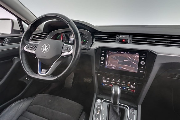 Volkswagen Passat 16 of 30