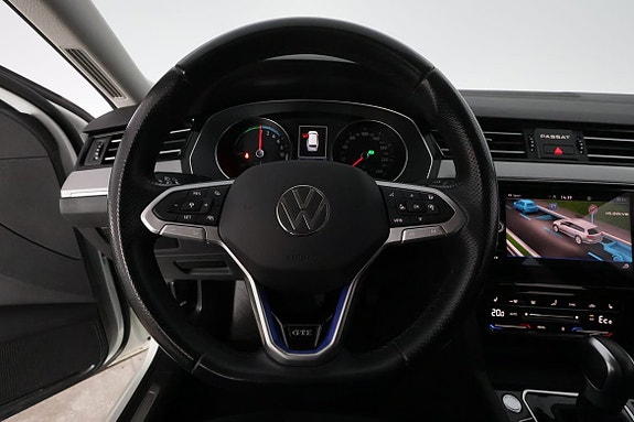 Volkswagen Passat 17 of 30