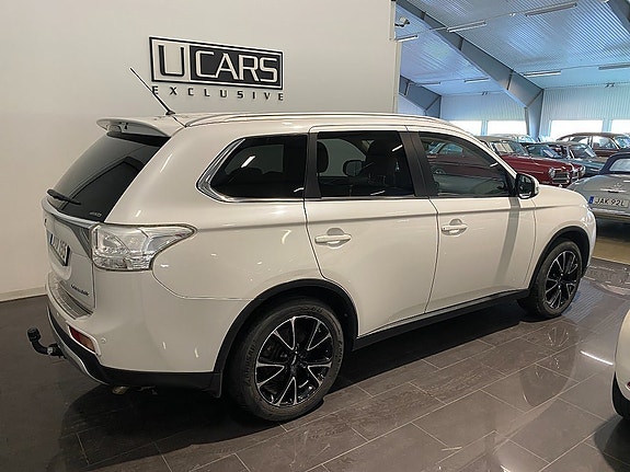 Mitsubishi Outlander 2 of 19