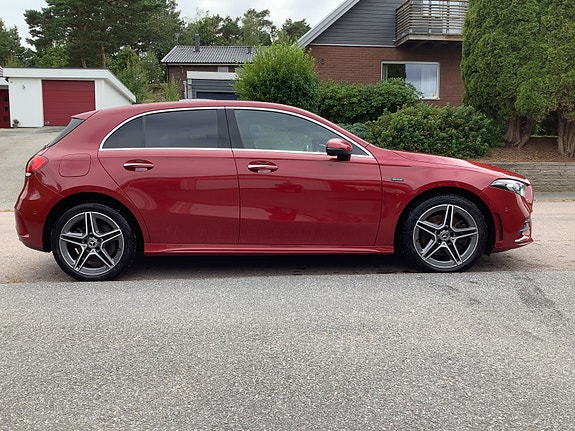 Mercedes-Benz A250 e 3 of 25