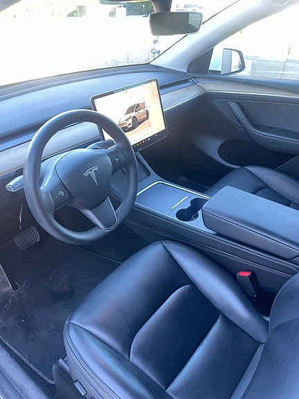 Tesla Model Y 3 of 5