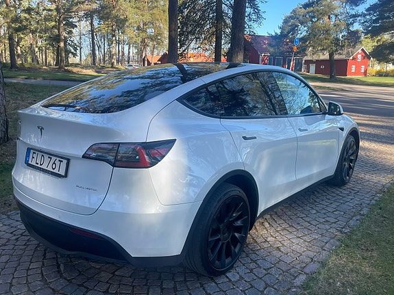 Tesla Model Y 5 of 5