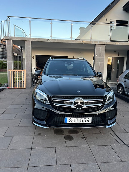Mercedes-Benz GLE350 d 2 of 5