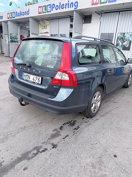 Volvo V70 2 of 3
