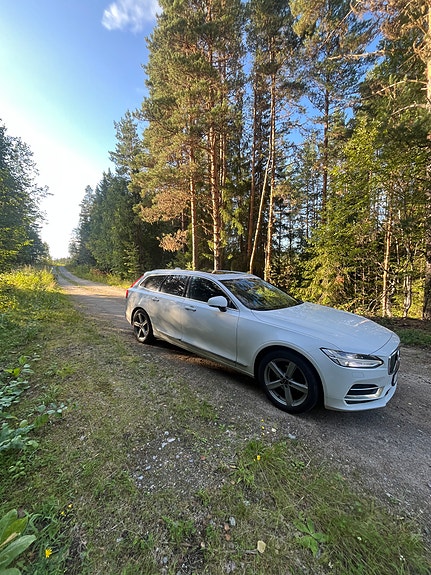 Volvo V90 2 of 10