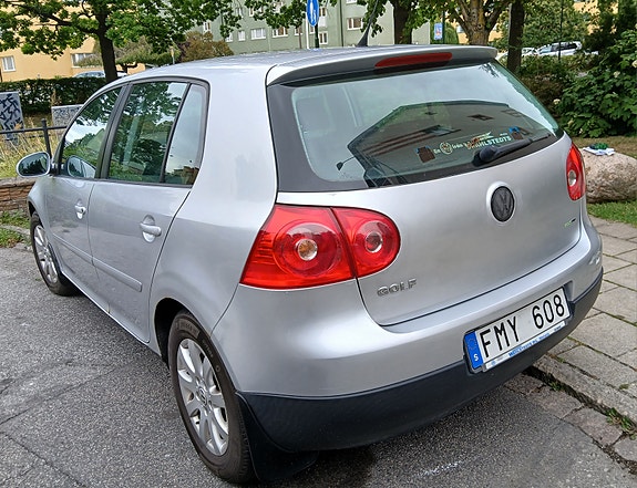 Volkswagen Golf V 2 of 6