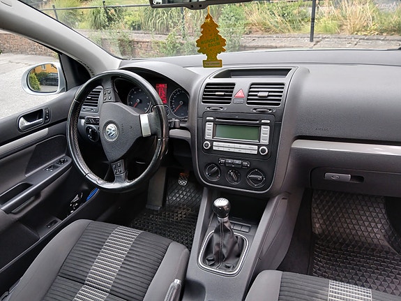 Volkswagen Golf V 6 of 6